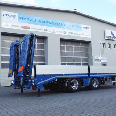Wielofunkcyjna przyczepa niskopodwoziowa typu tandem PT18-02
