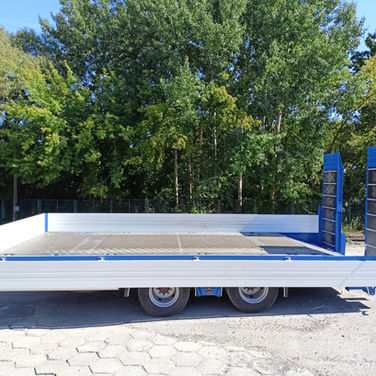 Wielofunkcyjna przyczepa niskopodwoziowa typu tandem PT18-01