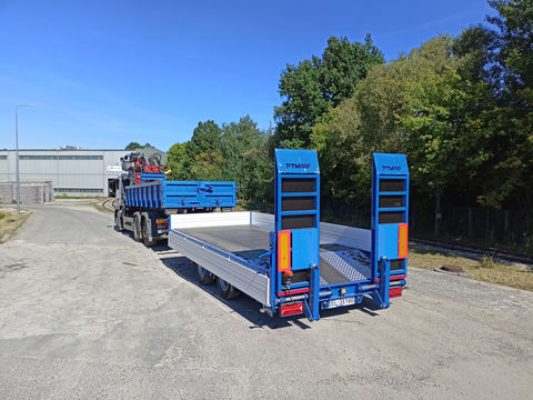Wielofunkcyjna przyczepa niskopodwoziowa typu tandem PT18-01