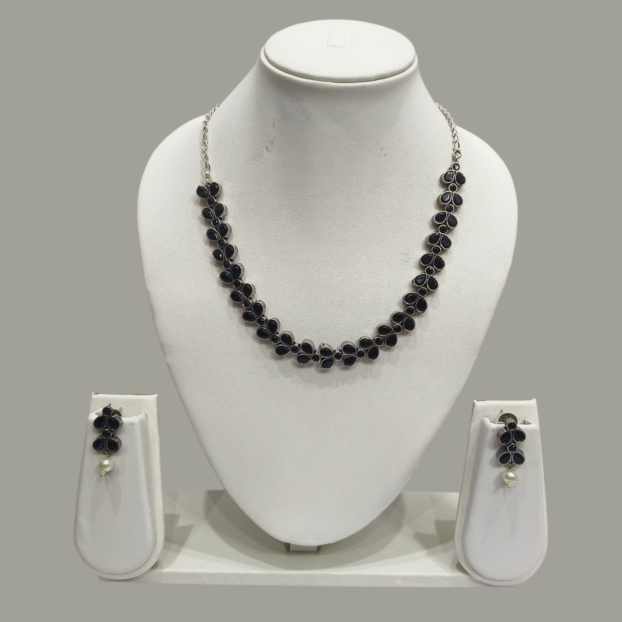 The Midnight-Petal Necklace Set