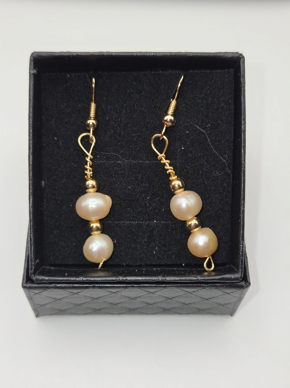 Thumbnail: Twin Pearl Earring