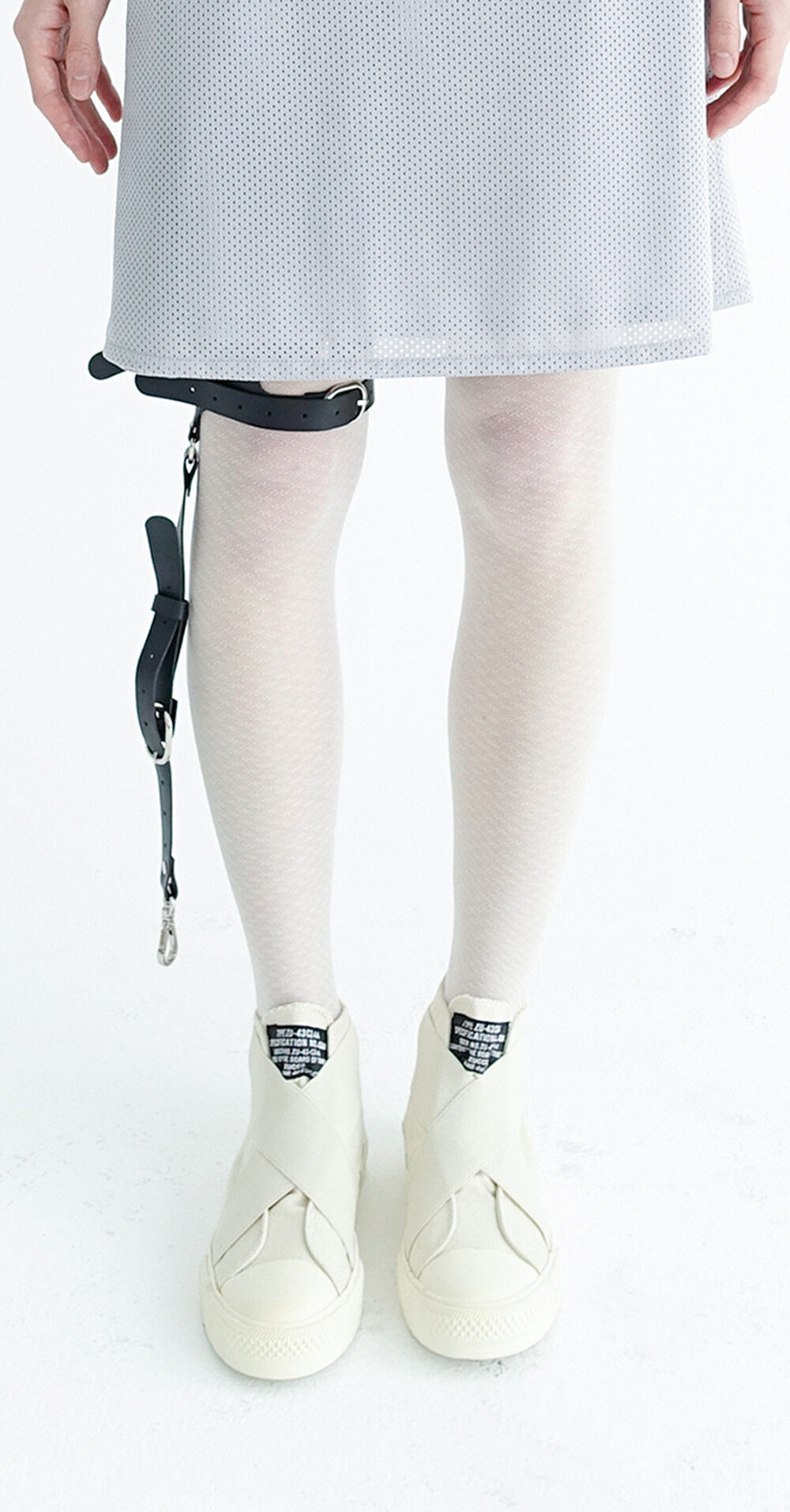 [fa.er.ie] oblique ivory stocking