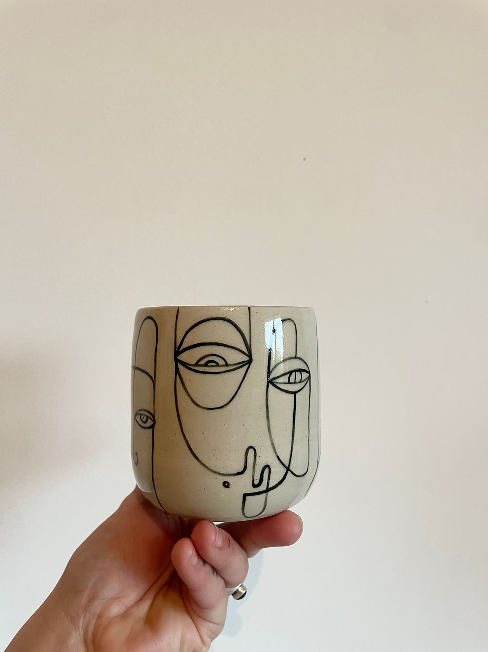 Miniaturbild: White Biggy Lineart