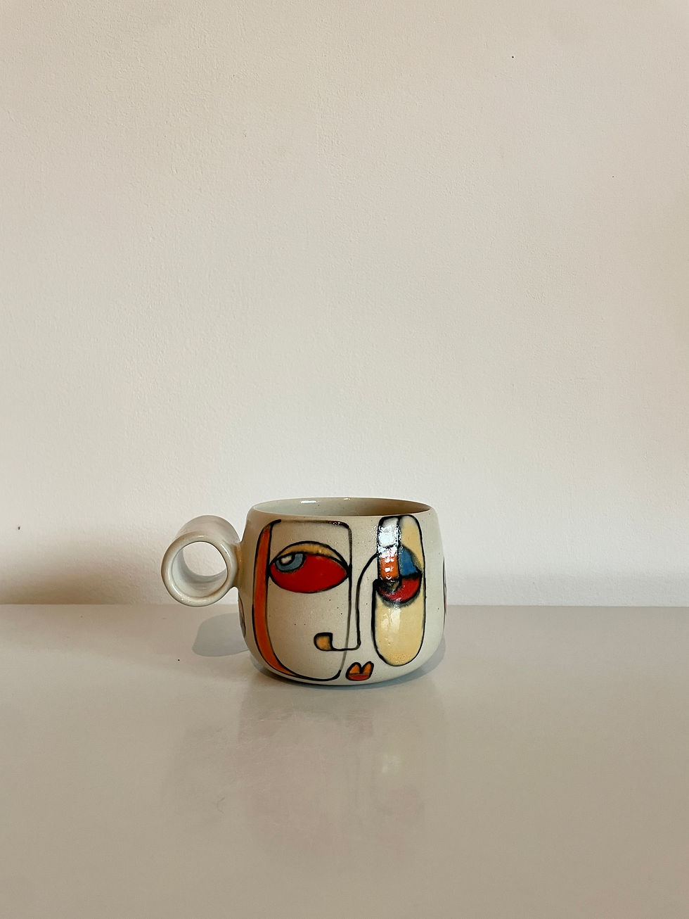 Miniaturbild: Huging Mug -Pop Color Illustration