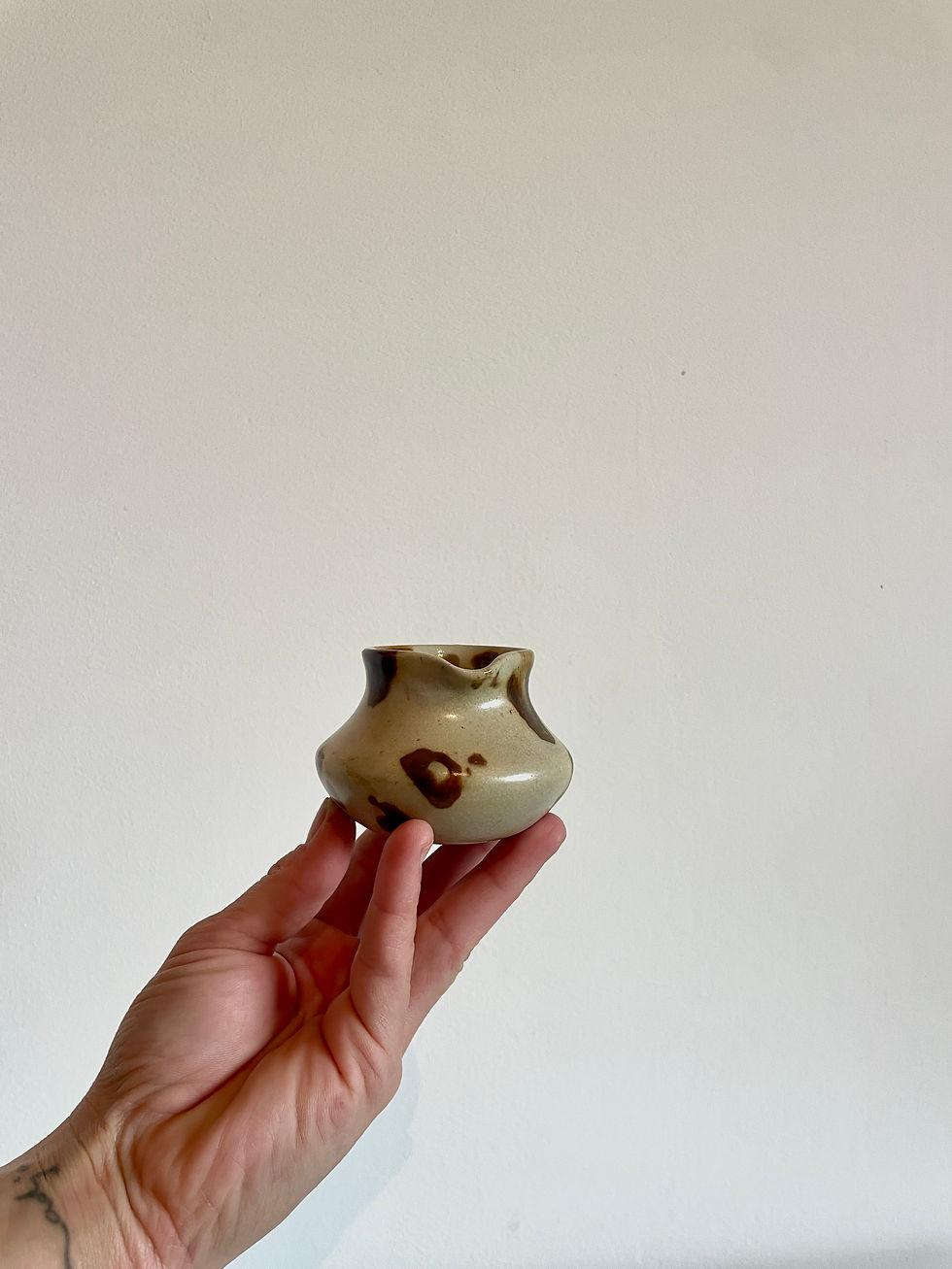 Miniaturbild: Pouring-Giraffe