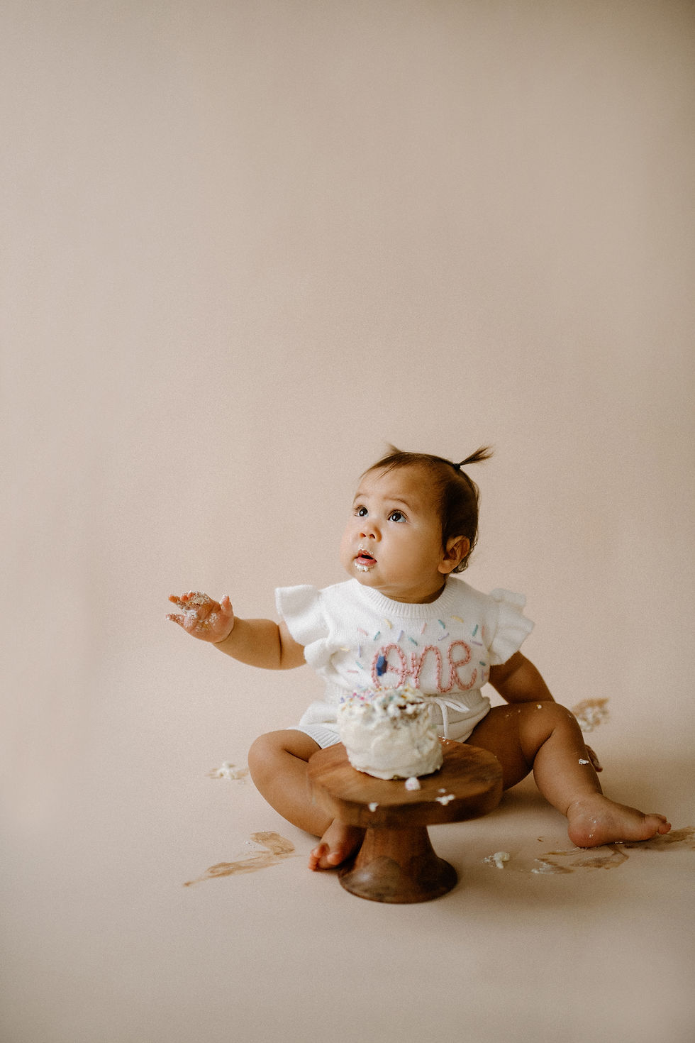 First Birthday Milestone session with cake smash. Charlottesville Family photographer