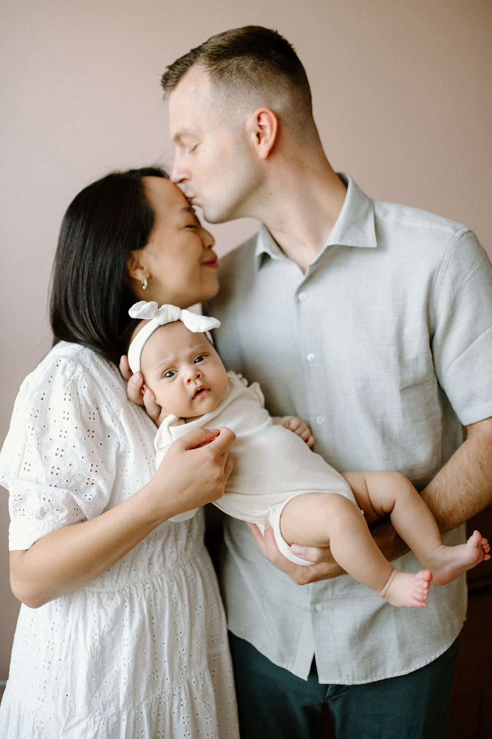 Family portraits at home in Charlottesville with newborn daughter