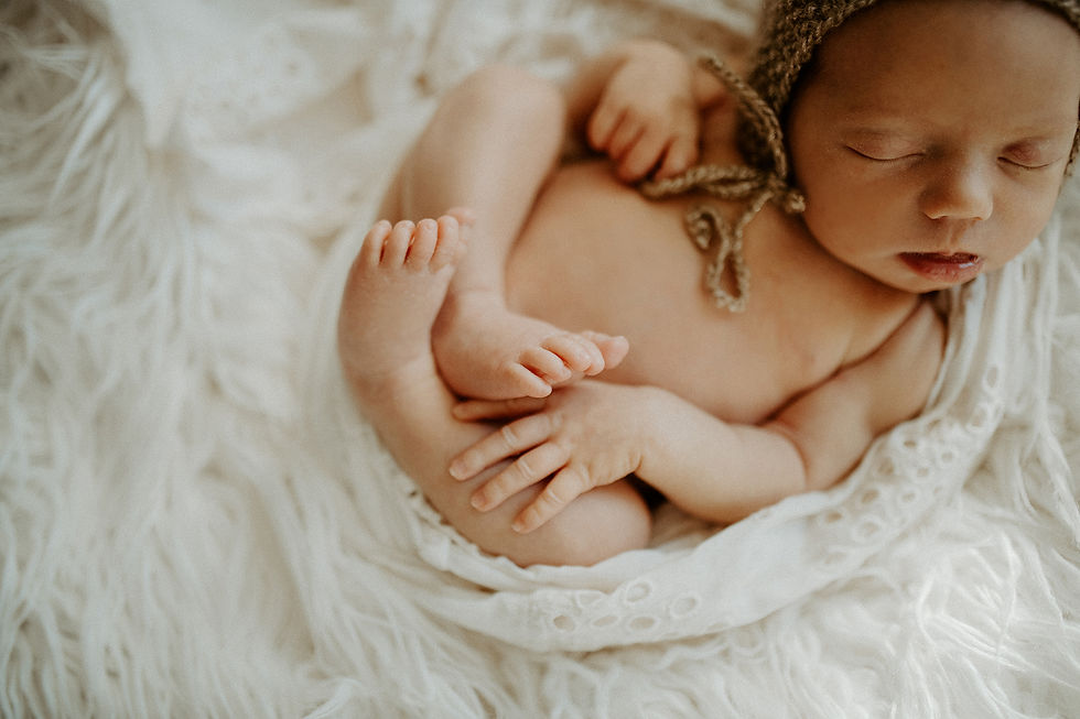 Charlottesville newborn photographer 