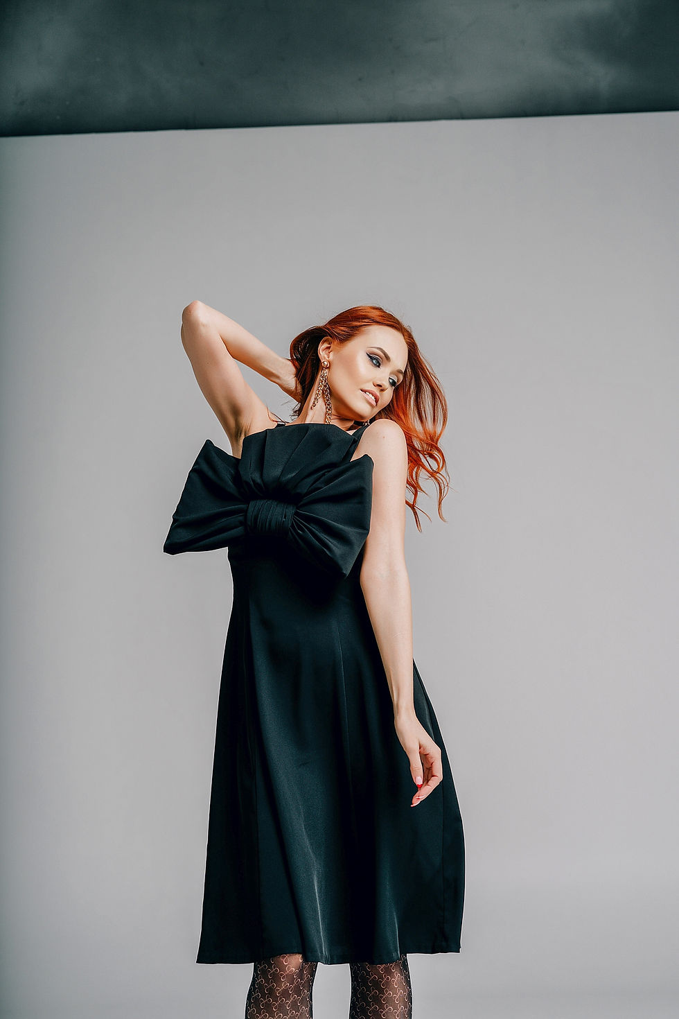 Черное женское дизайнерское платье на выпускной