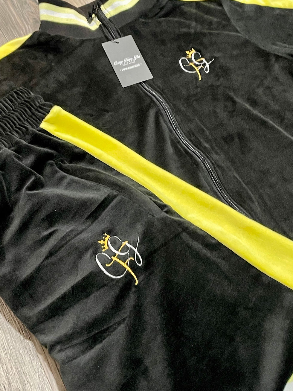 Thumbnail: MJSK0086-Y24 Boys Kid 2 Piece Luxury Black & Gold Velour Sweatsuit 