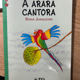 A Arara Cantora: quando a vontade de cantar encontra o silêncio da escuta