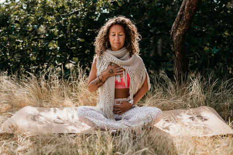 Authentiek portret van vrouwelijke yogacoach