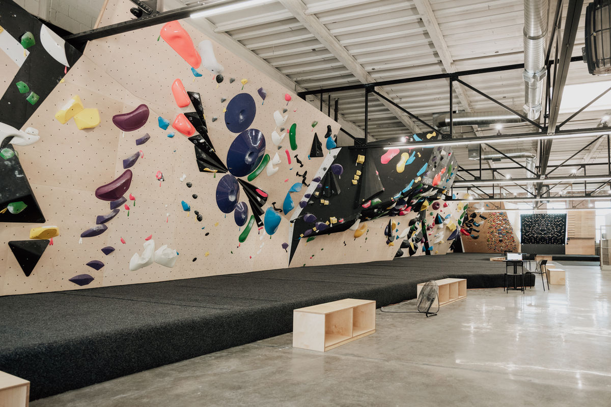 GRAVITY BEAR Bouldering Gym | Climbing, Training, and Fitness