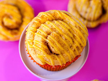 Easy Orange Roll Cupcakes