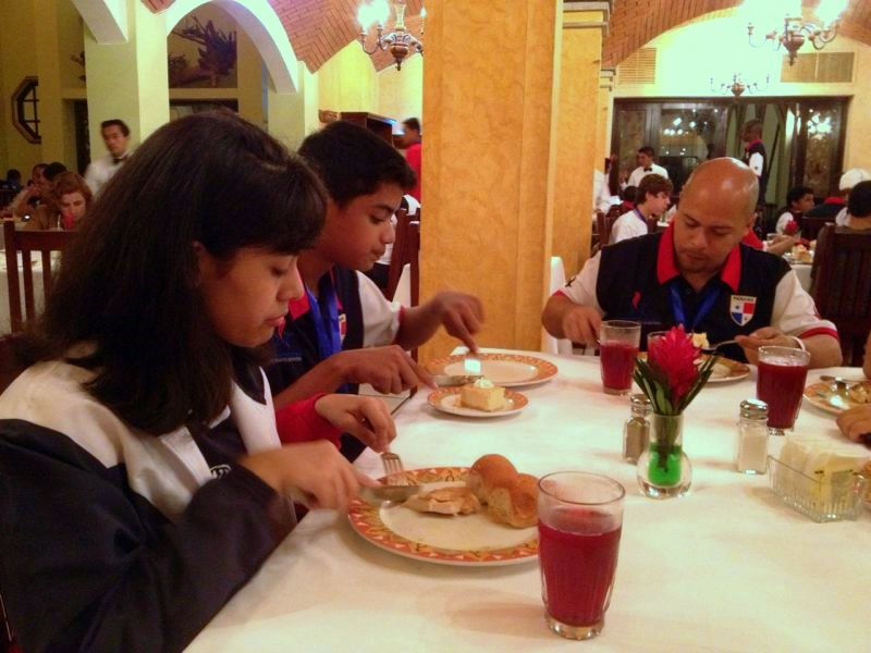 Cenando después de un largo viaje