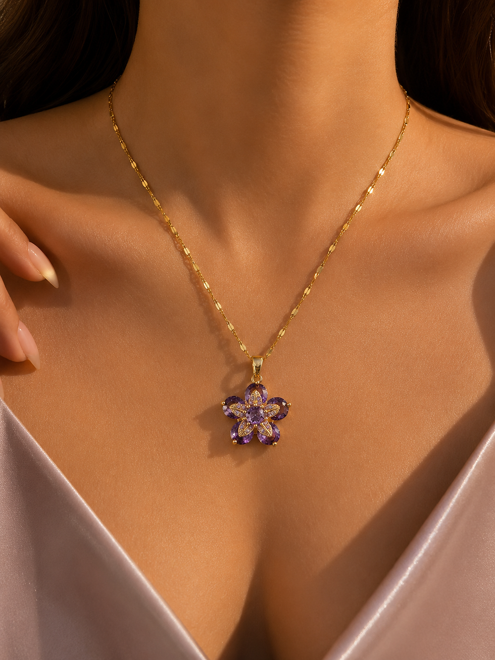 Thumbnail: Bloom of Love Necklace