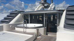 yacht Jacuzzi reglazing