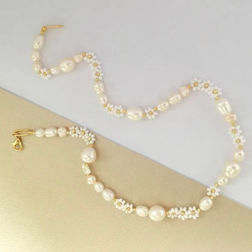 Thumbnail: Perlenkette mit Blumen