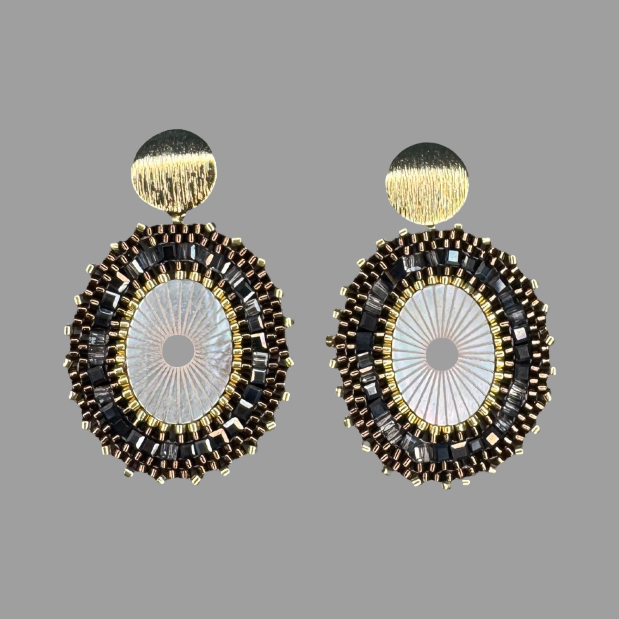 besondere Ohrringe braun