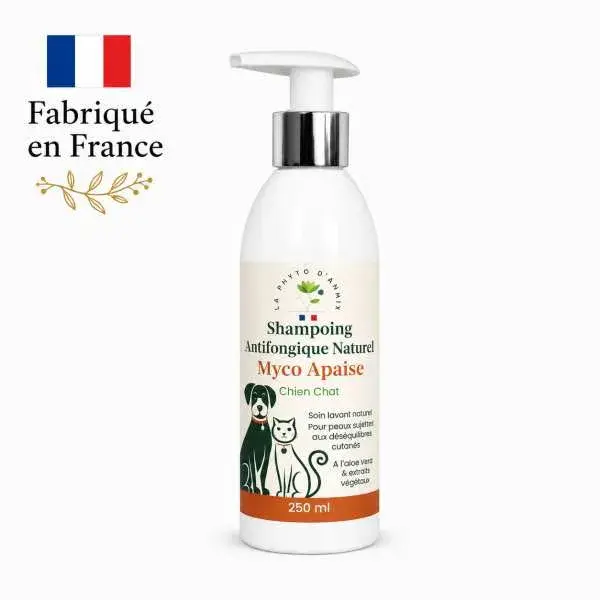 shampoing myco apaise pour chien et chat naturel et fabriqué en france sur fond blanc