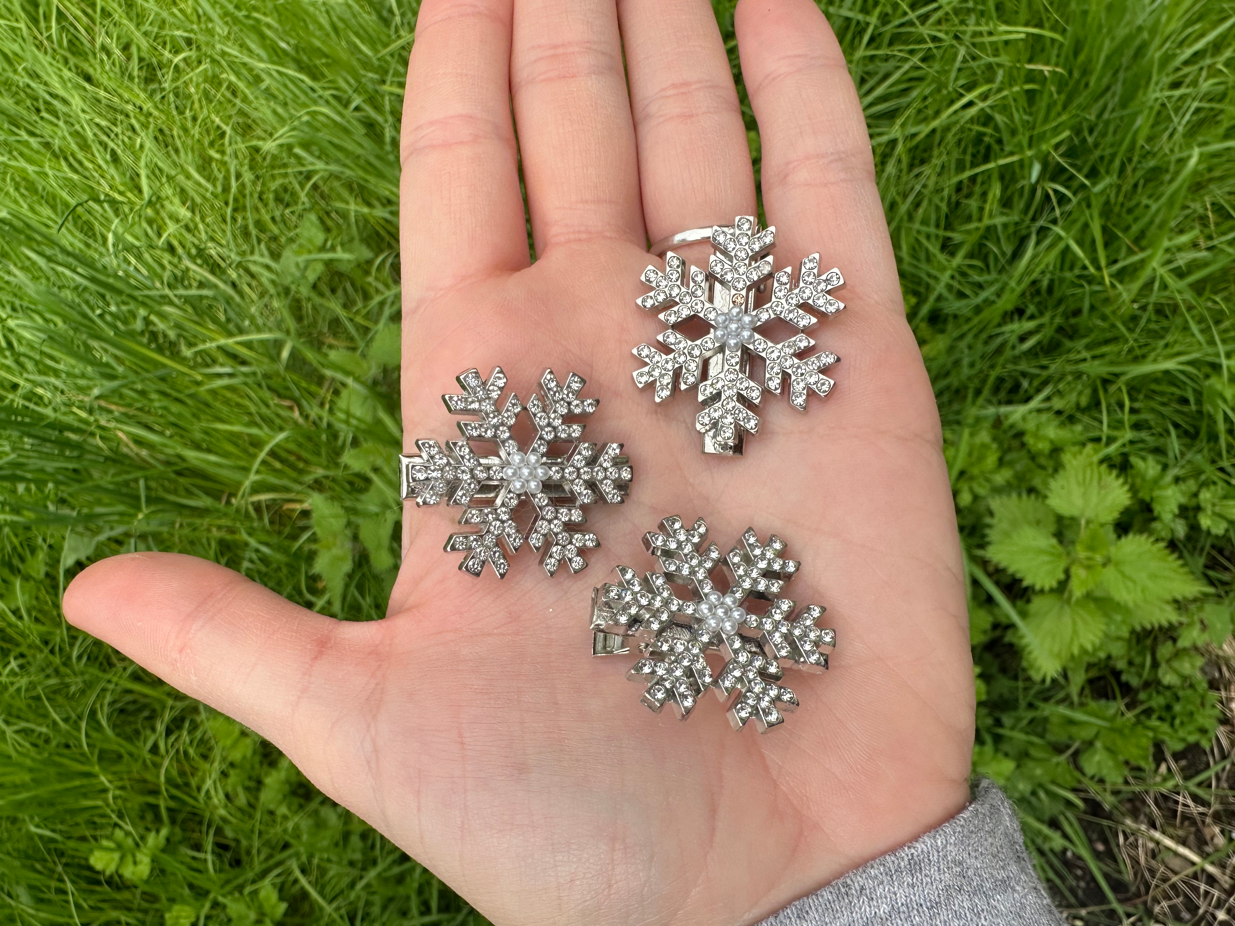 Large Snowflake Clips