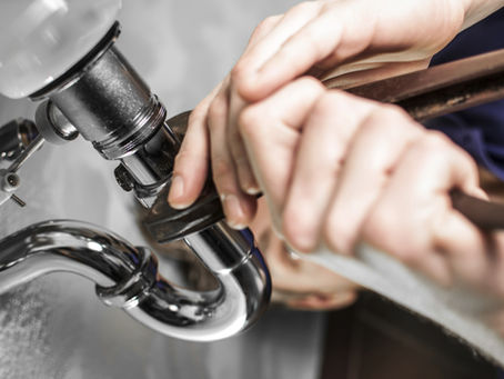 Plumbing Issues? Find Out When To Call A Professional Plumber.