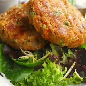Alaskan Salmon-cake Salad