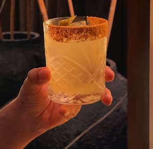 vara bar in South Delhi brings together a selection of signature dishes and drinks that are a must-try. Here are few dishes we recommend you to try on your next visit:         Prawn Tom Yum Golgappas    Truffle Mushroom Dim Sums    Katsu Curry    Peru Picante    Punch Berry LIIT