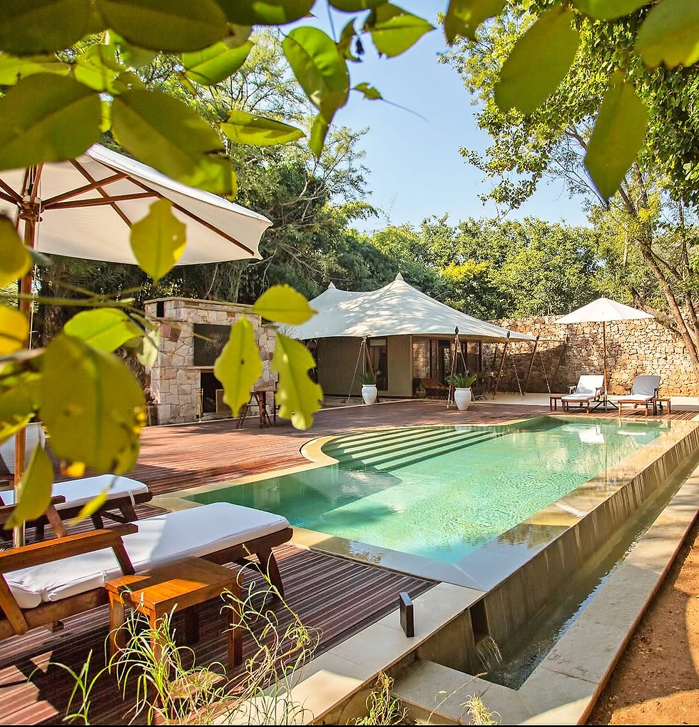 Despite its remote setting, Sujan Jawai is equipped with contemporary amenities for their guests, without compromising the wilderness experience. Each suite features spacious interiors, en-suite bathrooms, air conditioning, and large verandas with breathtaking views of the Jawai landscape. Guests can also enjoy personalized services such as private butlers, exclusive jeeps for safaris, and even curated equipment like binoculars to enhance wildlife viewing. Certain suites include private heated pools and dedicated dining spaces, further elevating the luxury experience.