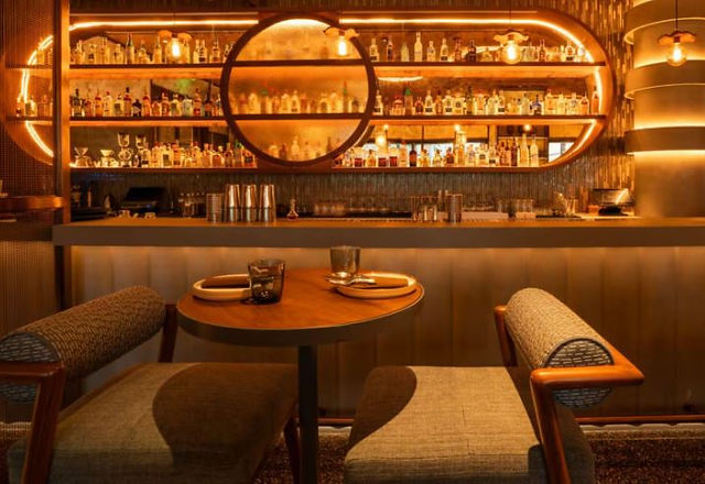 Drift offers the perfect atmosphere to unwind and loosen up. Located in Lower Parel, it is the perfect place to spend your weekend or catch with friends over a hearty meal. 