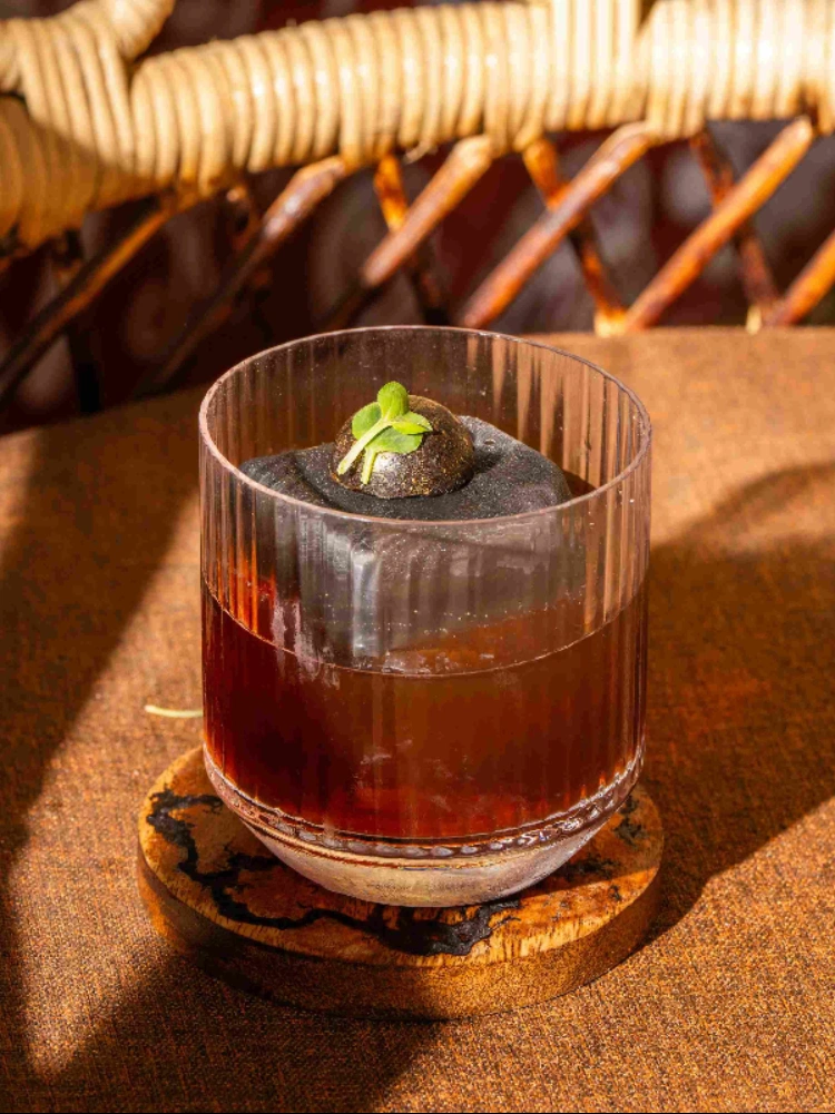 Drawing on both indigenous Aztec botanicals and local Indian elements, the drink menu is a seasonal, evolving curation. Expect smoky mezcal-based elixirs, exotic fruit infusions, herbal bitters, and rare spirits, all designed with ceremonial flair. 