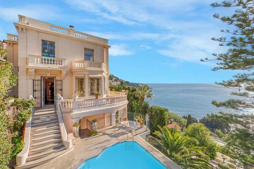 The tiny Mediterranean principality in the heart of Vatican City is globally known for luxury living, tax advantages, superyachts, and elite residents. Limited land availability and extremely high demand continue driving property prices upward. Apartments in Monaco are considered status symbols for billionaires and international investors. Even the smallest residences command extraordinary prices, making Monaco the ultimate benchmark for luxury real estate worldwide.