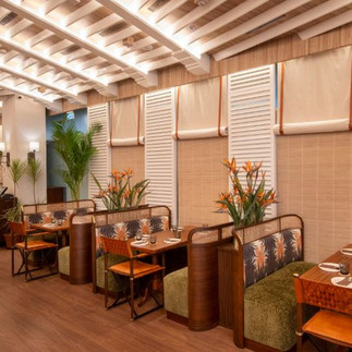 The leather chairs, woven rattan backs and wallpaper adorned with parrots and monkeys create an elegant setting. With its comforting settings and a laid-back vibe, Hosa is perfect for everyone!