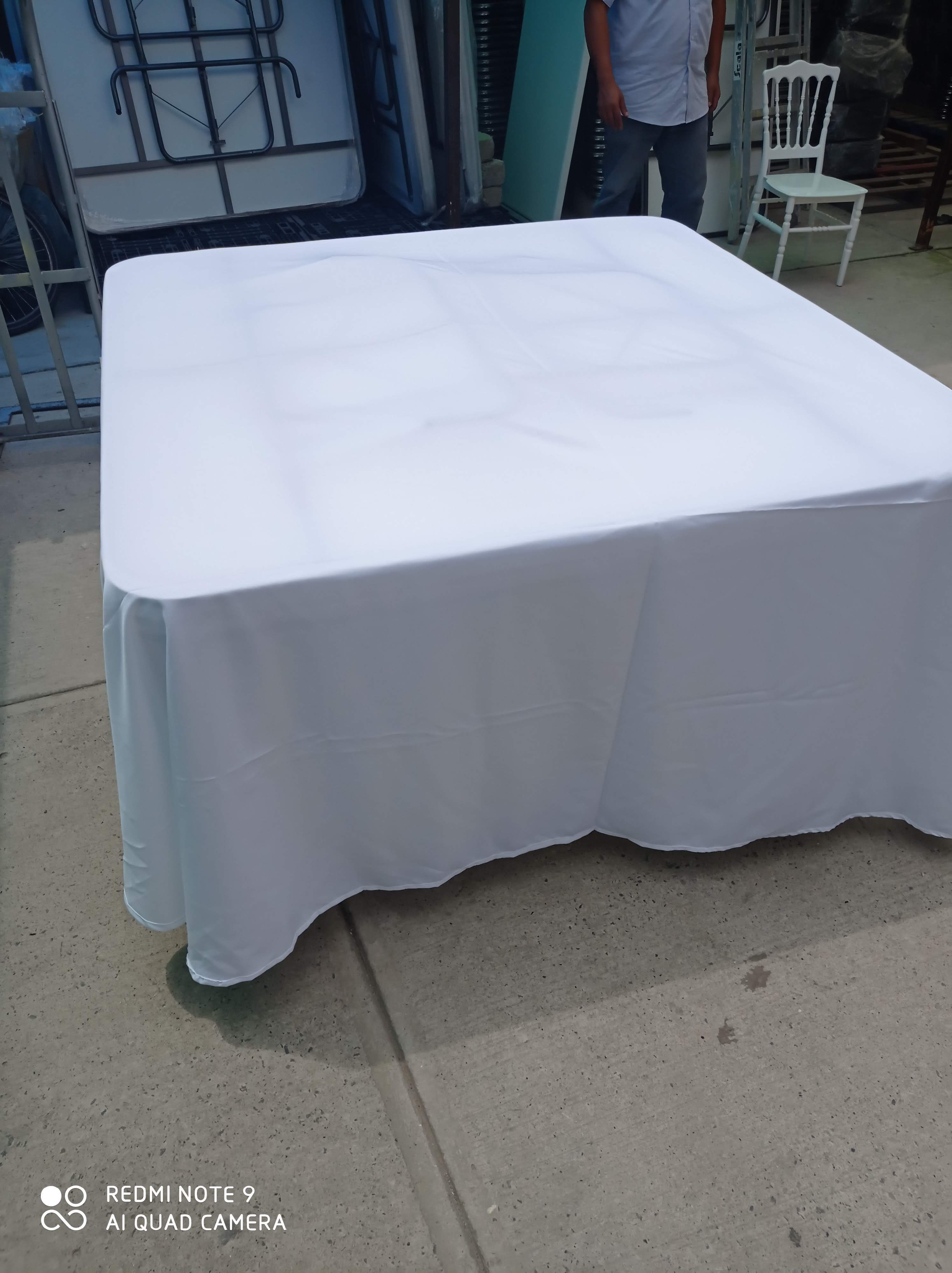 mantel imperial blanco para mesas 1.50x1.50 mesa cuadrada