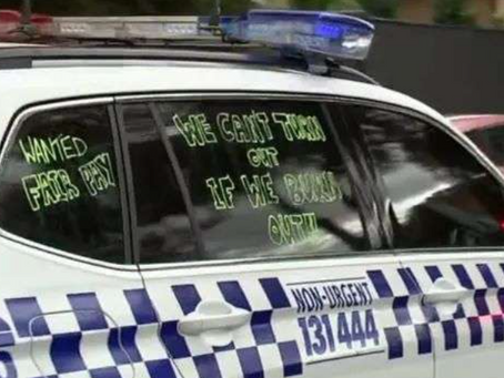 南澳实施全国最严刀具法案7月起未成年人禁购砍刀长剑