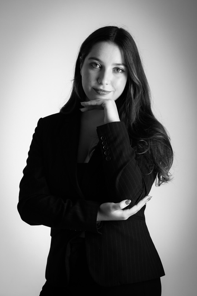 Sessão fotográfica em estúdio íntimo para retratos com personalidade. #SessãoFotográfica #Personalidade #RetratosÚnicos