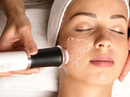 Acné et soleil à Chantilly : Comment éviter l'effet rebond printanier ?