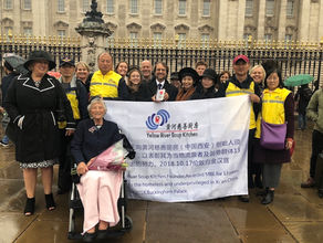 创始人托尼在英国白金汉宫由安妮公主授予大英帝国员佐勋章(MBE)勋章