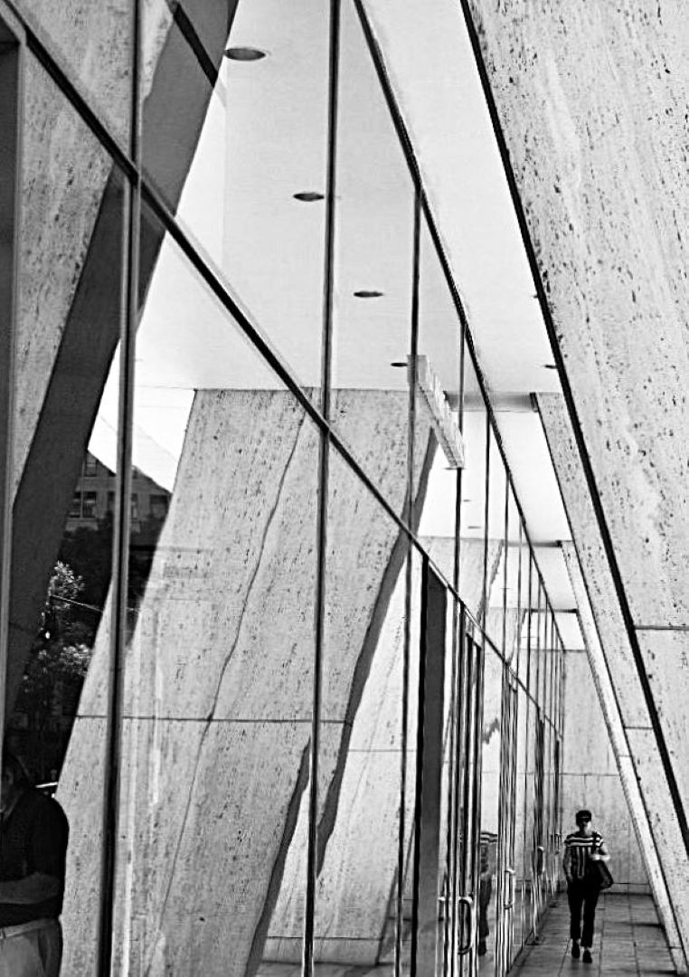 _donescos - Diego Escobar A - TRIANGULOS EN FUGA.jpg