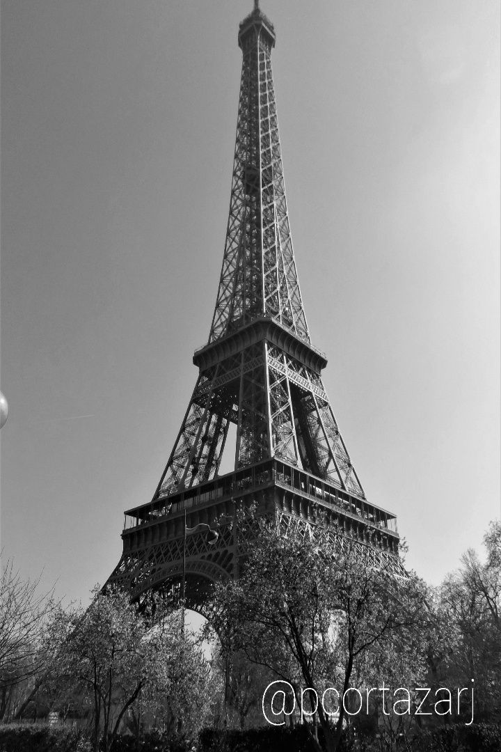 _pcortazarj- Pedro Luis Cortázar J.- Torre Eiffel.jpg