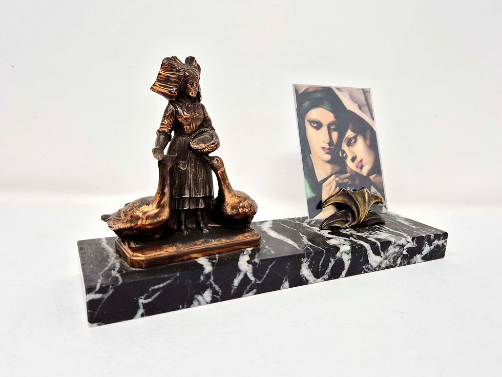 Thumbnail: Dutch Lady Marble Photo Frame