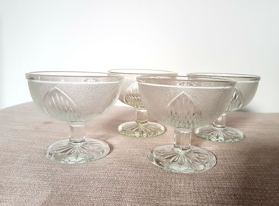 Thumbnail: Set of 10 Footed Sundae Dishes