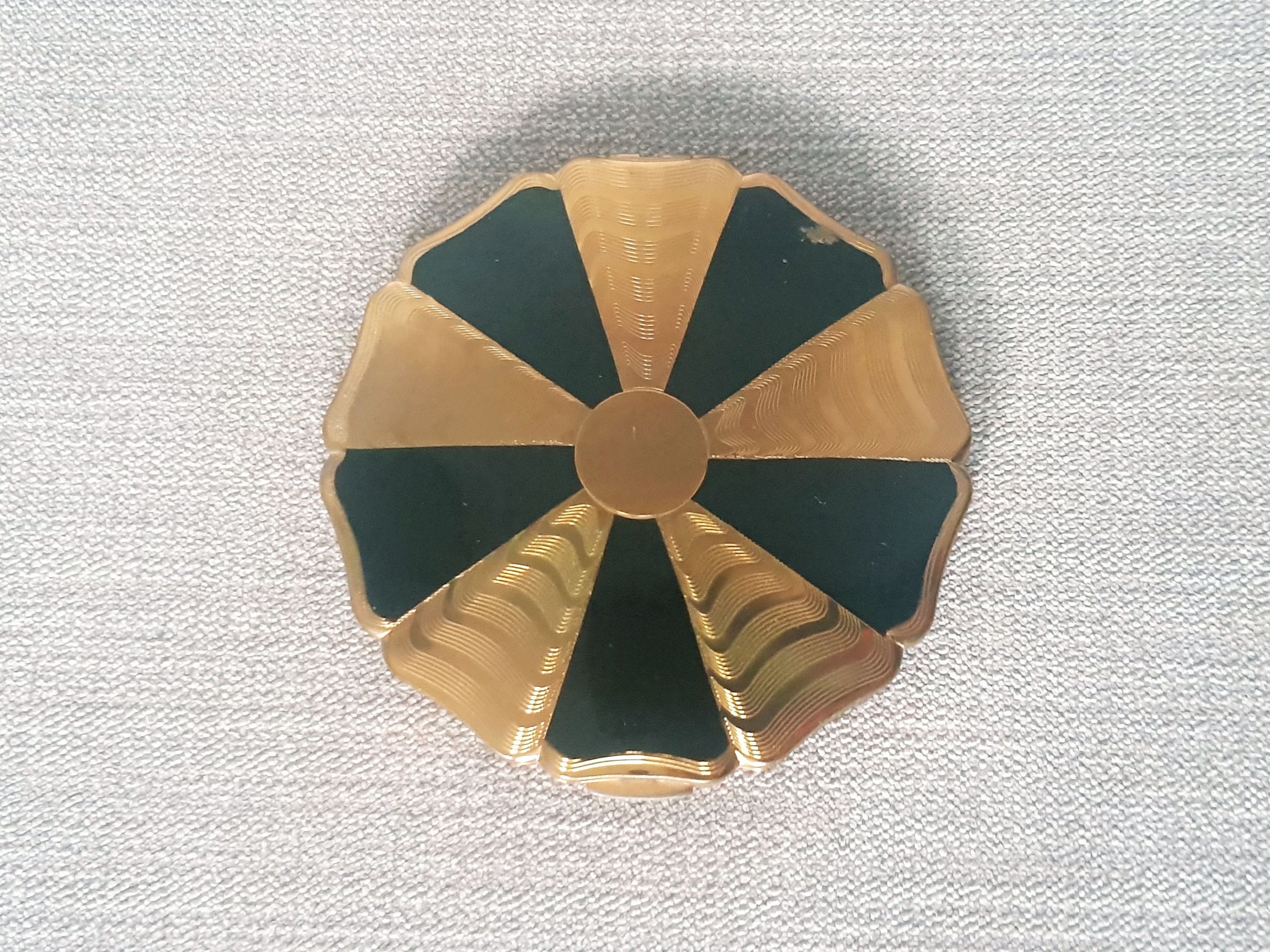 Stratton Princess 1950s Compact