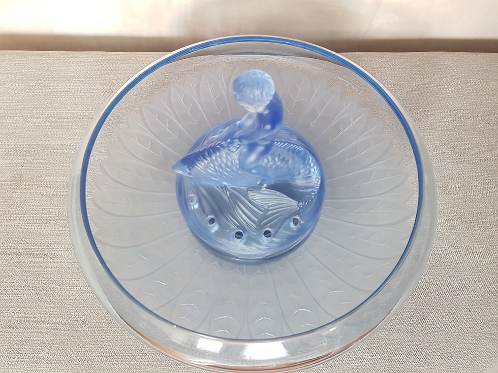 Thumbnail: Schweig Müller Boy on Fish Centrepiece