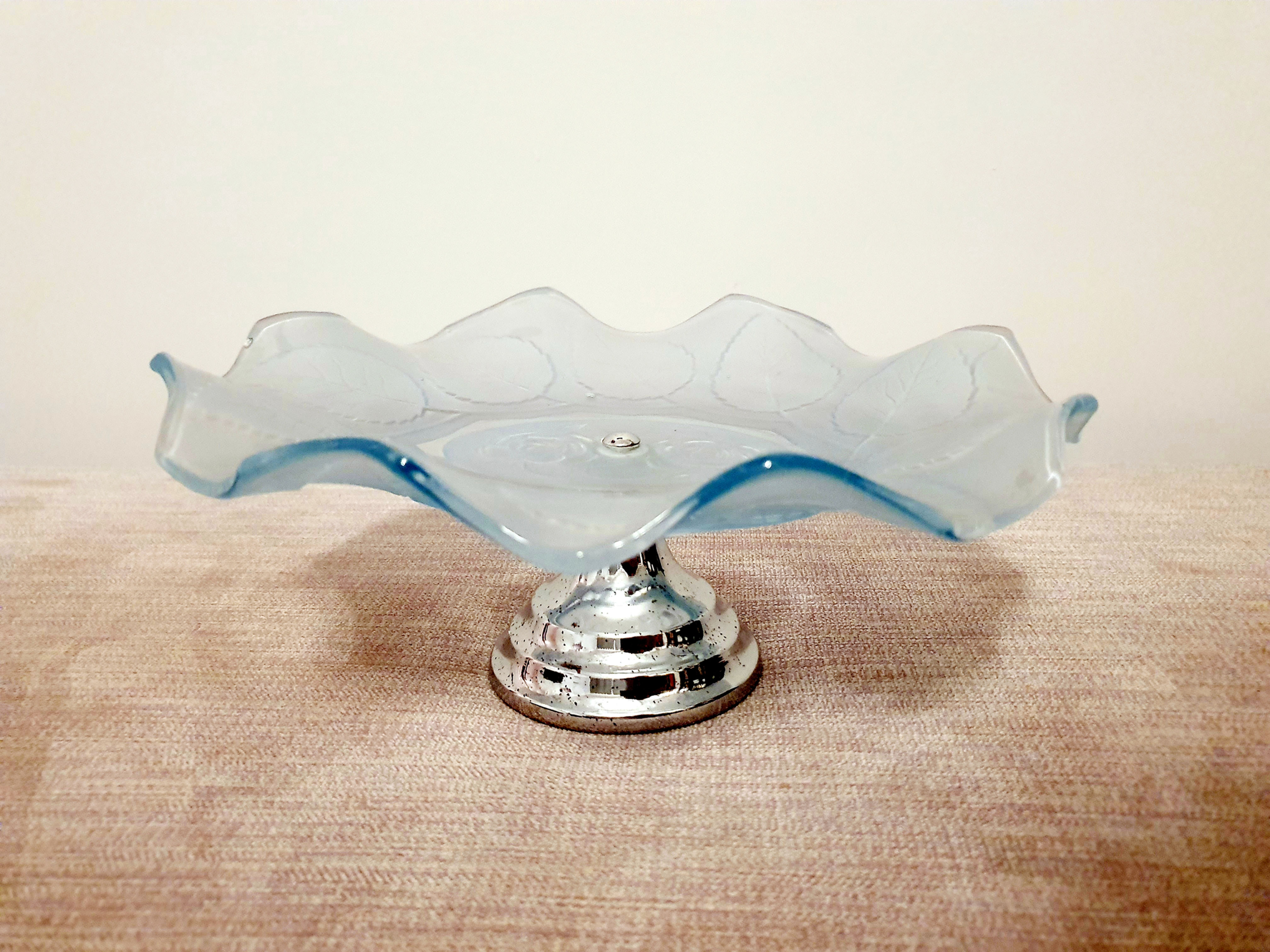 Bagley Roses & Leaf Oval Tazza