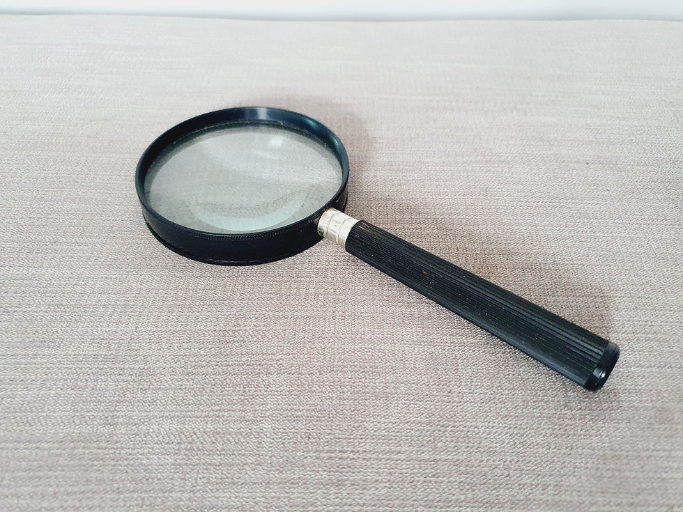 Thumbnail: Bakelite Magnifying Glass