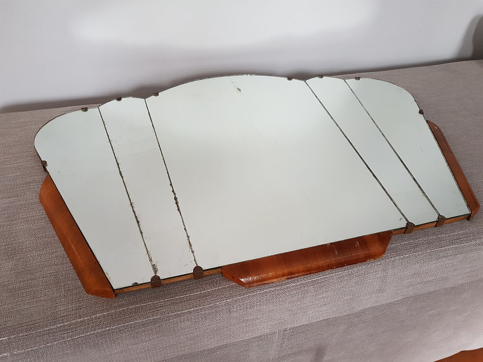 Thumbnail: Fan Shaped Mirror