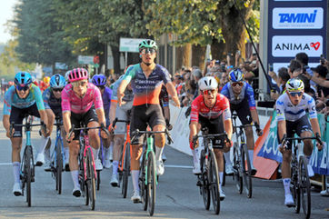 LEGNANO - Una grande volata regala la COPPA BERNOCCHI 2026 a Noa ISIDORE. Sul podio T. DATI e O. AULAR.