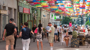 Pessimism-Driven Pragmatism: Romanians Are Recalibrating Life Around Uncertainty