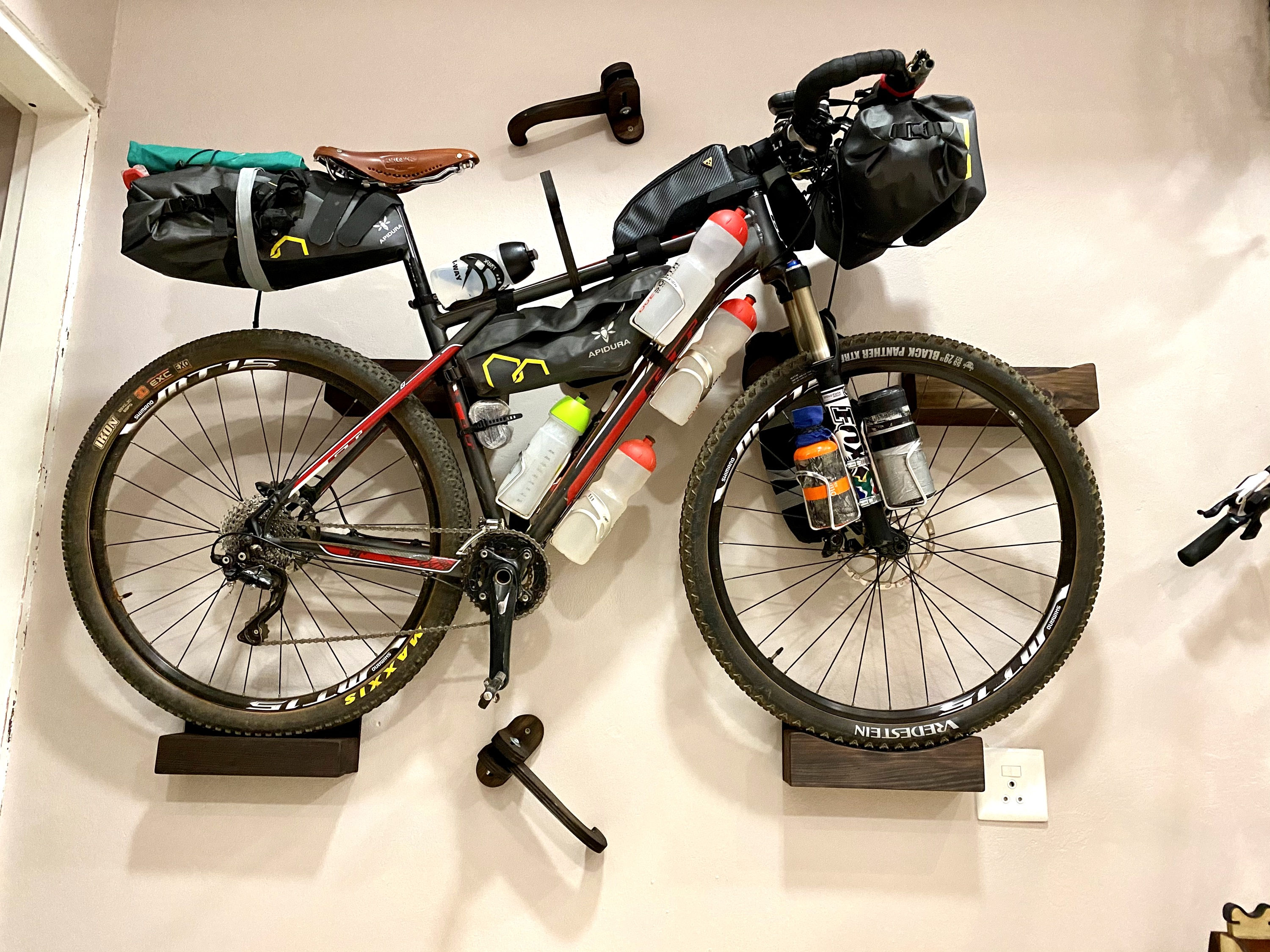 Banana Loaf Plus+ wall mounted stand